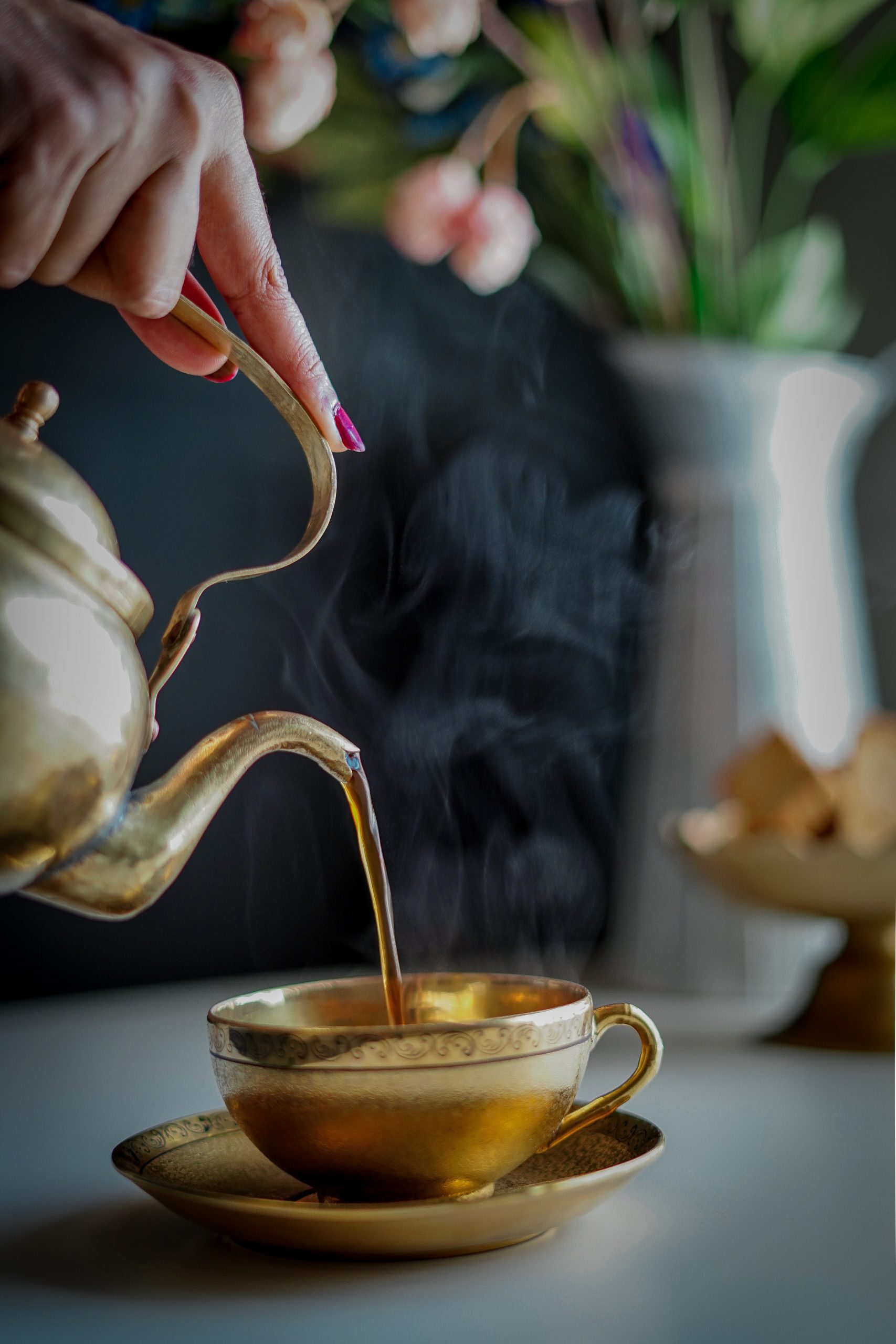 Teekanne, Tee Aufguss, Tee Tasse gold, Zeit für Tee 
Quelle: Unsplash/ Prchi Palwe