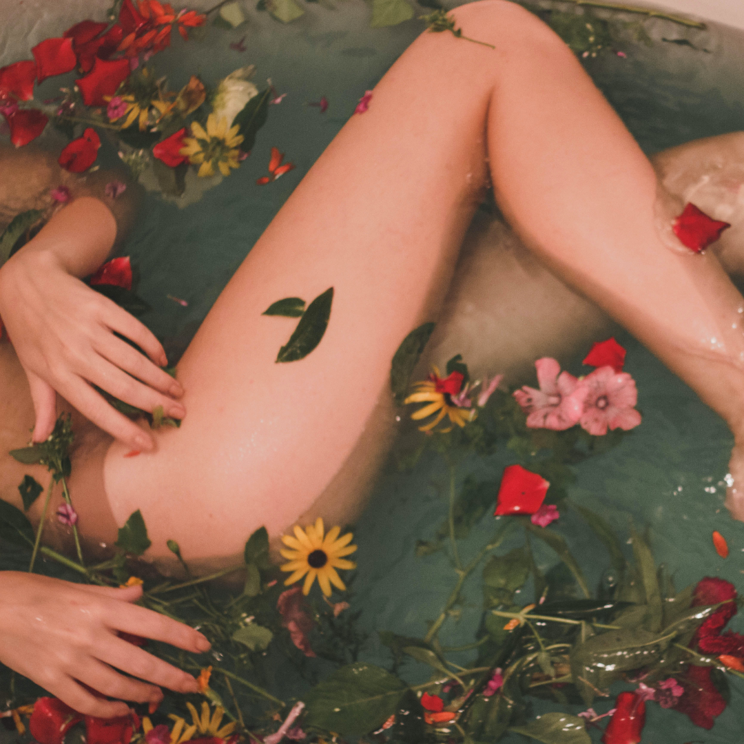 Women in Bathtub, with flowers<br />
Artikel Stier Saison